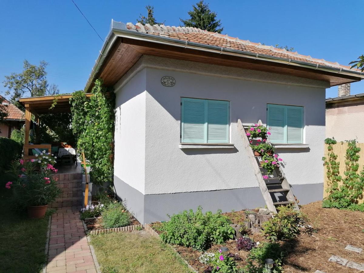 Menta Apartman Mezőkövesd Exterior foto