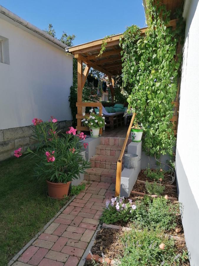 Menta Apartman Mezőkövesd Exterior foto
