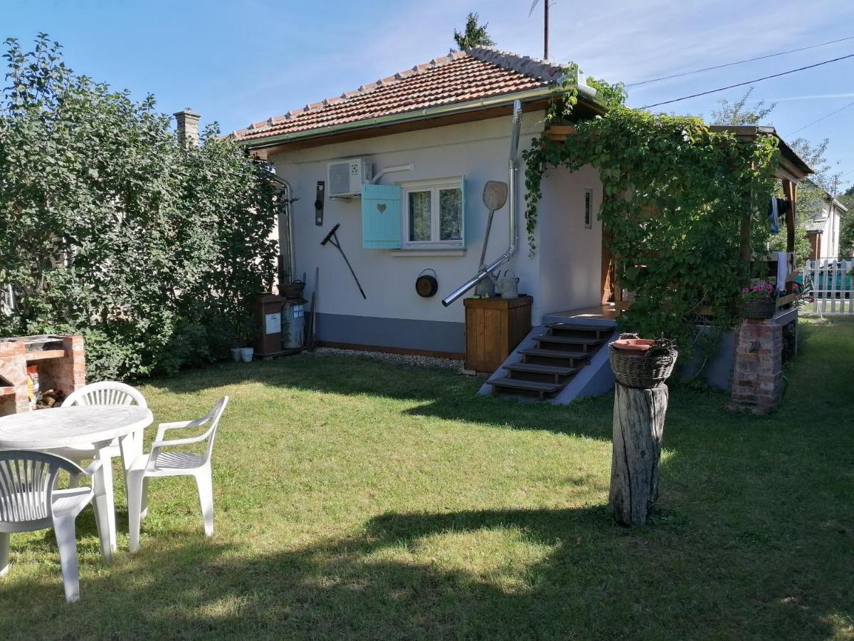Menta Apartman Mezőkövesd Exterior foto